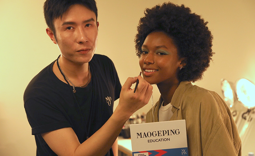 國(guo)朝新(xin)生(sheng)|紐約時裝(zhuang)周上刮起的(de)中(zhong)國(guo)風